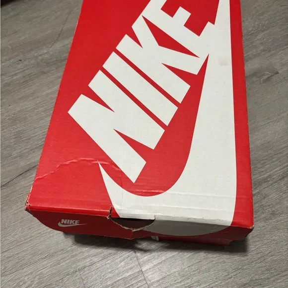 Nike women Black and Gray Athletic Shoes - Picture 5 of 12